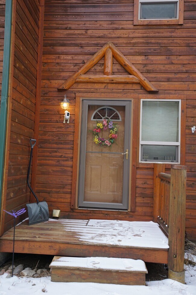 Building Photo - Lovely Townhome in Bailey!