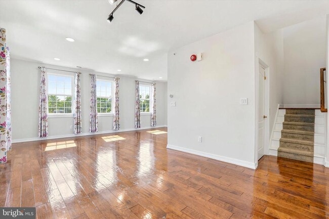 Building Photo - 121B Hagen Dr