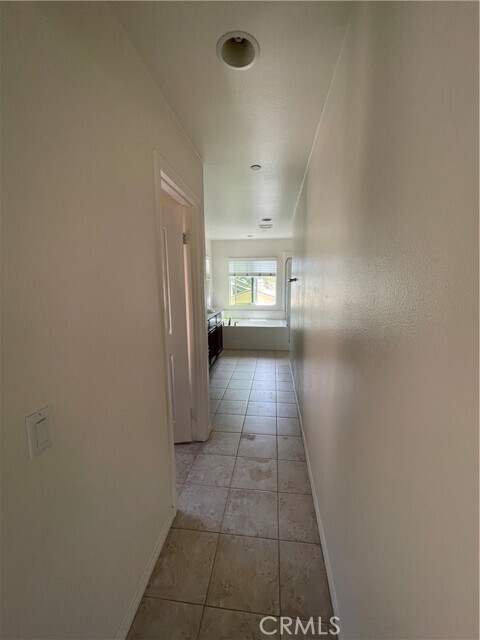 Building Photo - 882 Mitchell Way
