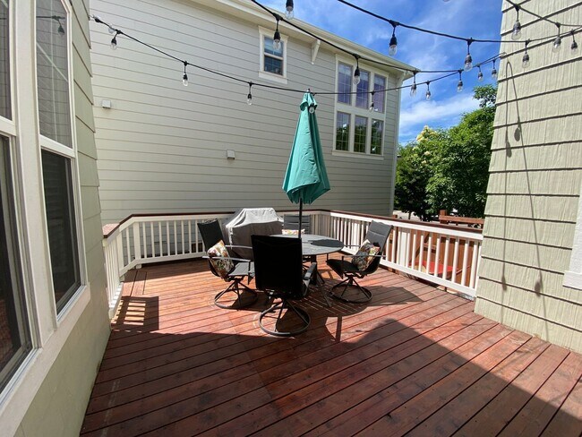 Building Photo - 3428 Akron Ct