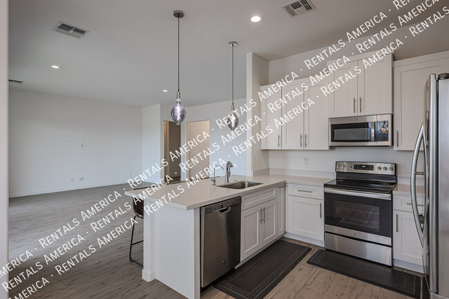 Building Photo - 16720 E Melanie Dr