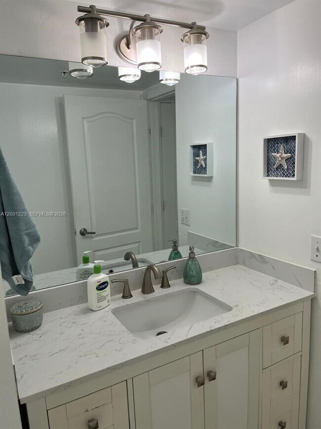 Building Photo - 280 SW 20th Rd