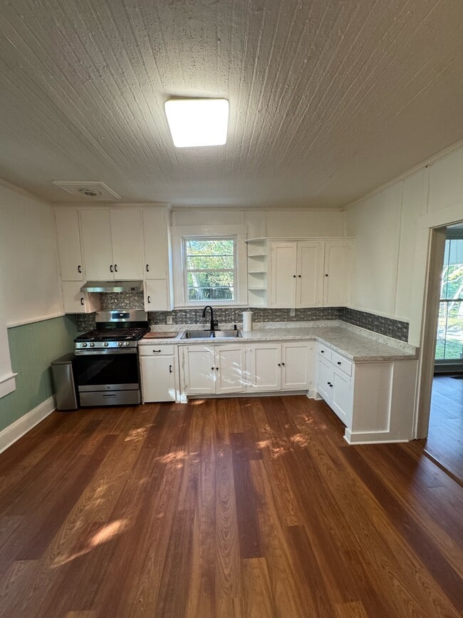 Building Photo - 527 E Cambridge Ave