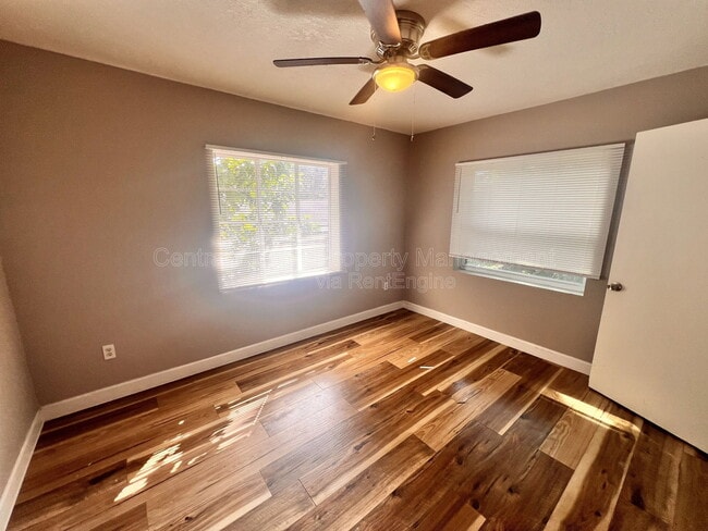 Building Photo - 1110 Poinsettia Ave