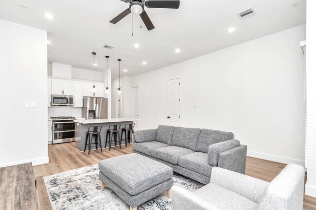 Building Photo - 3613 Rosalie St