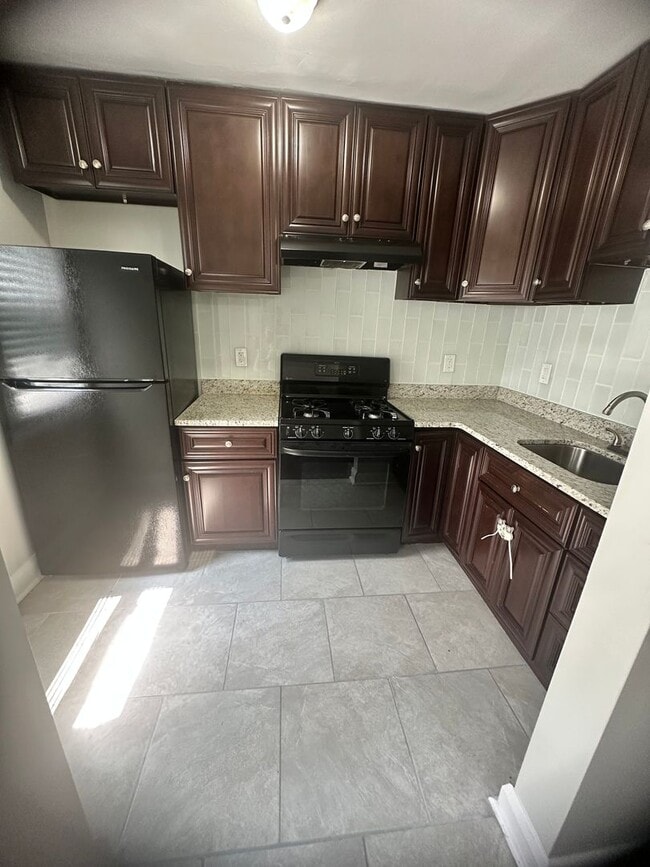 Primary Photo - 918 St Dunstans Rd