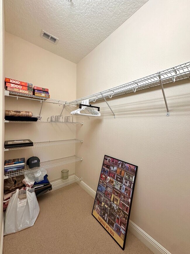 Building Photo - 45 Riverview Bend S