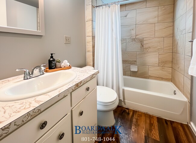 Building Photo - 1748 S Main St