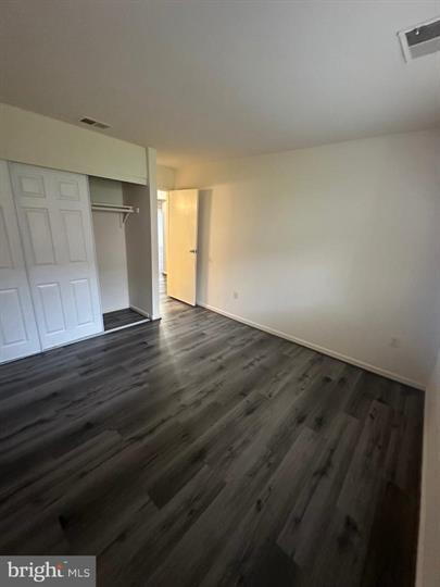 Building Photo - Charming Annandale Townhome with Modern Up...