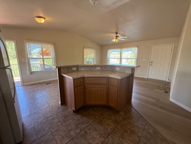 Building Photo - 2 Bed 2 Bath in the wonderful Community of...