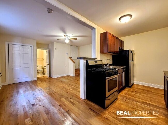 Building Photo - 0 bedroom in CHICAGO IL 60657