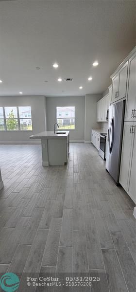 Building Photo - 5461 Empire Dr