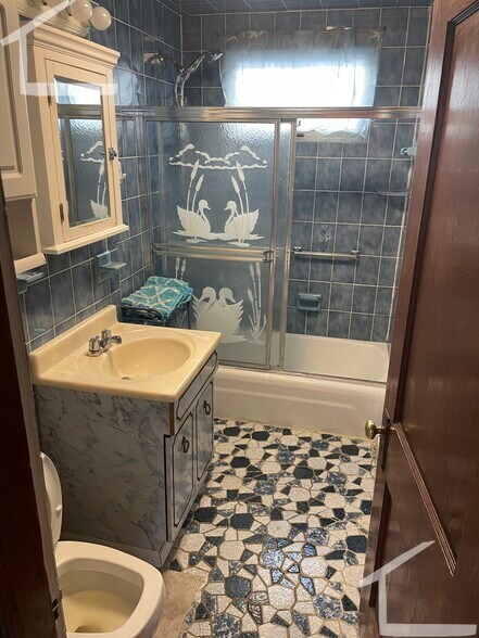 Building Photo - 120 College Ave