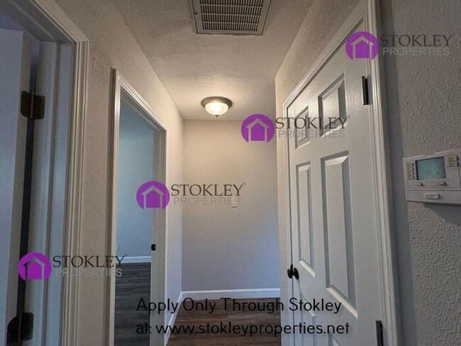 Building Photo - 1920 Encima Dr