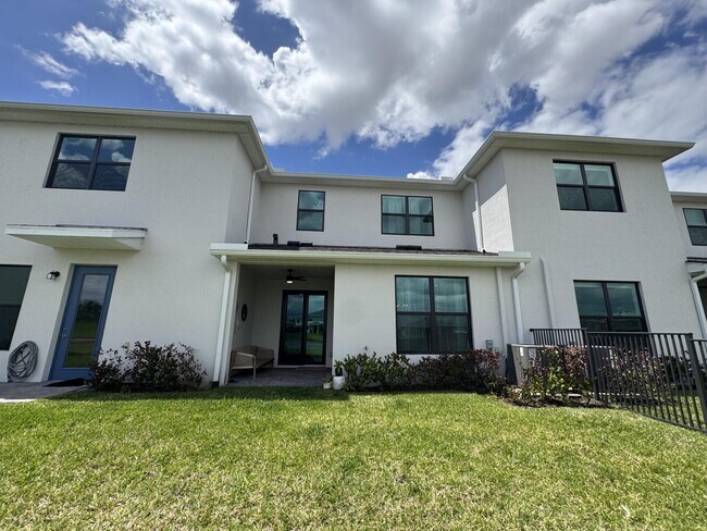 Building Photo - 14083 SW Thorens Dr