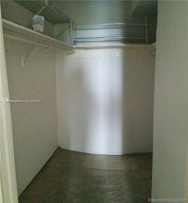 Building Photo - 5555 Collins Ave