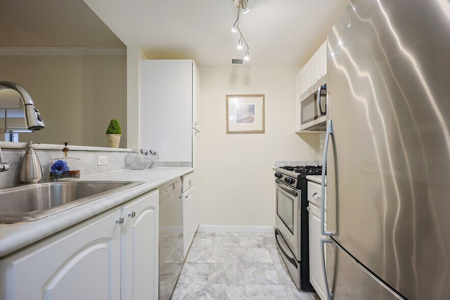 Building Photo - 15 North Beacon St