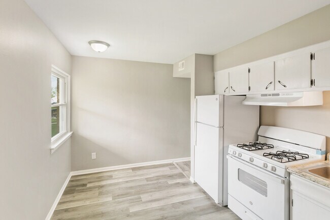 Building Photo - 991 Tollview Ave