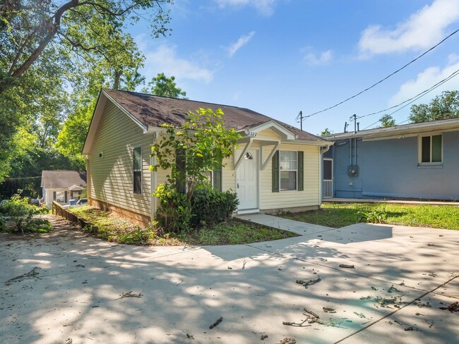 Building Photo - 2222 St Marks St