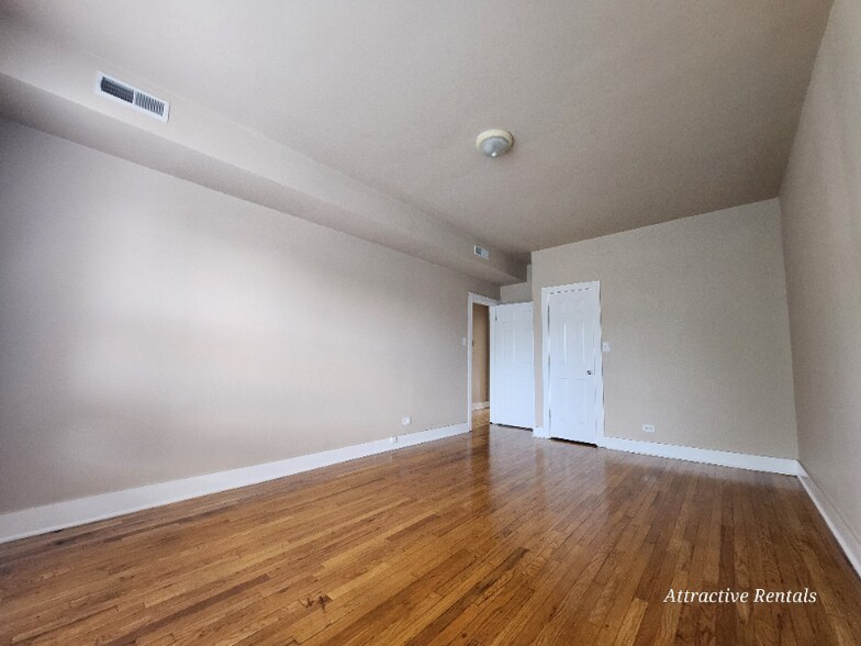 Building Photo - 53 E Marquette Rd
