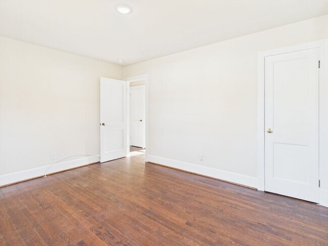 Building Photo - 1815 Powell Rd