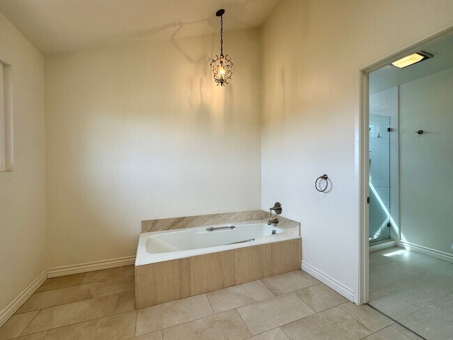 Building Photo - 4925 Regla Ct