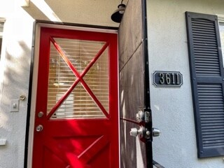 Front door no elevator - 3611 Beethoven St