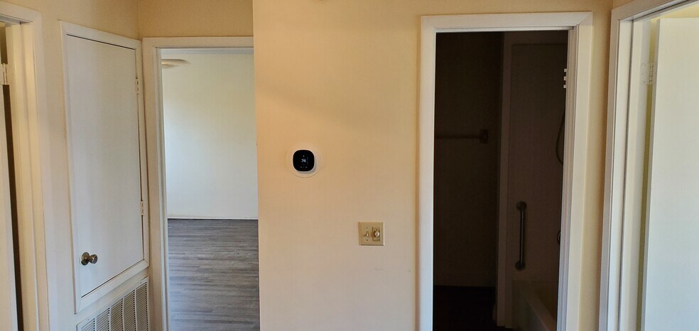 Building Photo - 3317 Hillmont Cir