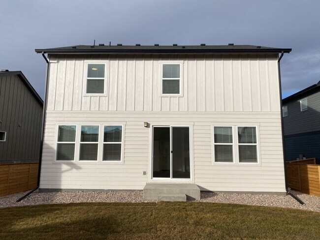 Building Photo - Exquisite 3 Bed 2.5 Bath Single Family Home