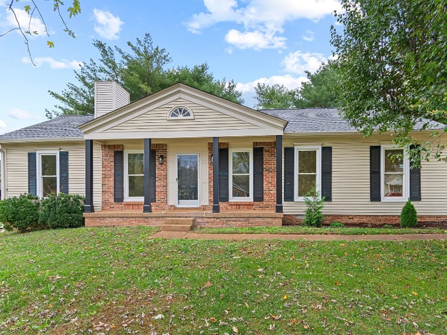 Building Photo - 723 Riverview Dr