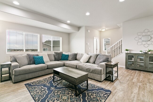 Building Photo - 7427 Gorgeted Quail Grv