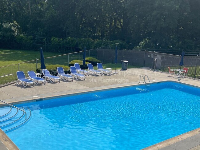 Building Photo - 27 White Birch Ln