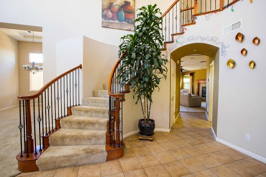 Building Photo - 2674 Torrey Pines Dr