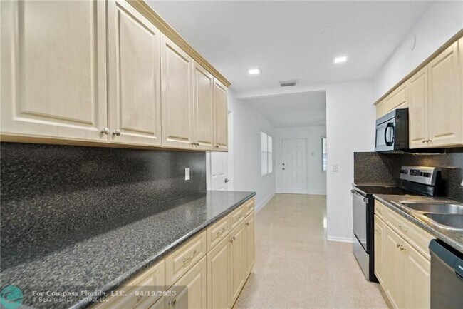 Building Photo - 50 NE 45th Ct