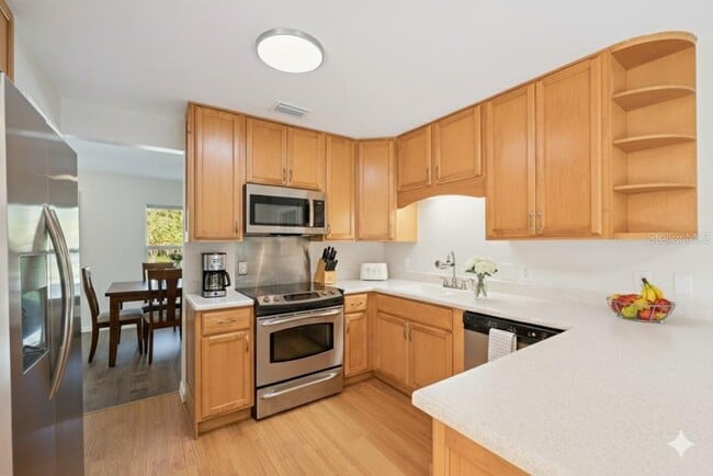 Building Photo - 201 E Osceola Rd