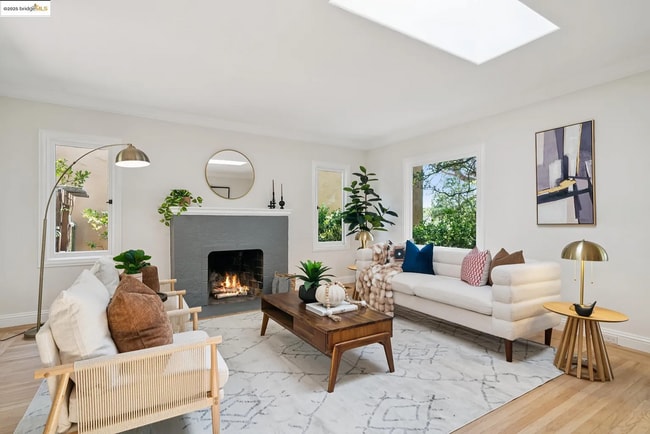 Building Photo - Berkeley Hills Beauty with Bay Views & Ele...