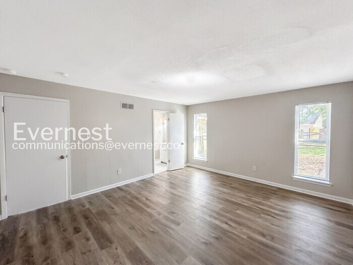Building Photo - 3333 Leschallas Dr