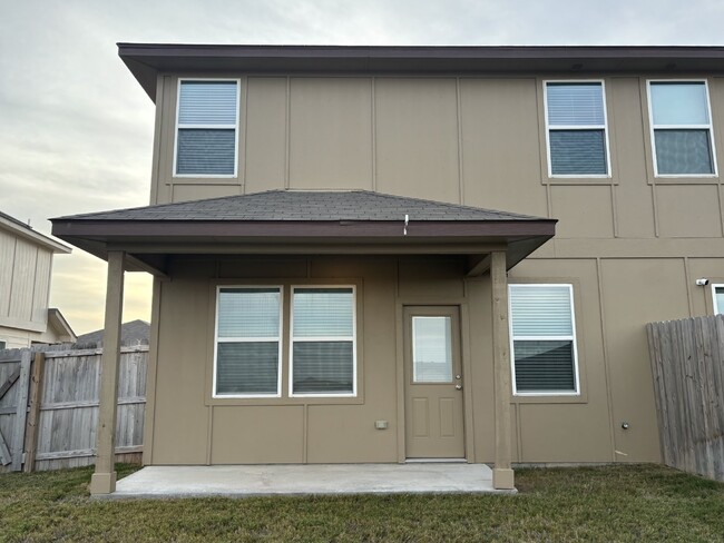 Building Photo - Charming Copperas Cove Rental – Modern Com...