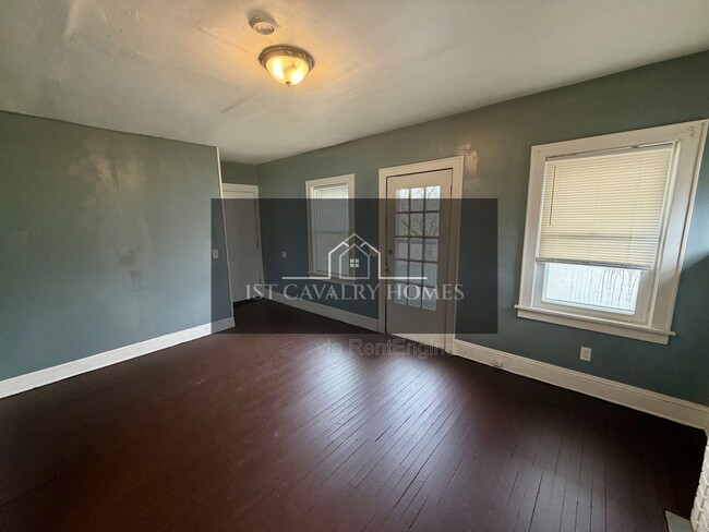 Building Photo - 578 Hoye Ave