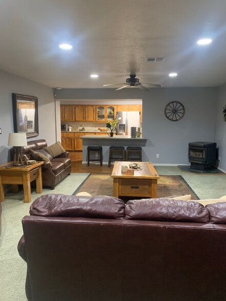 Building Photo - 1249 W Apache Ln