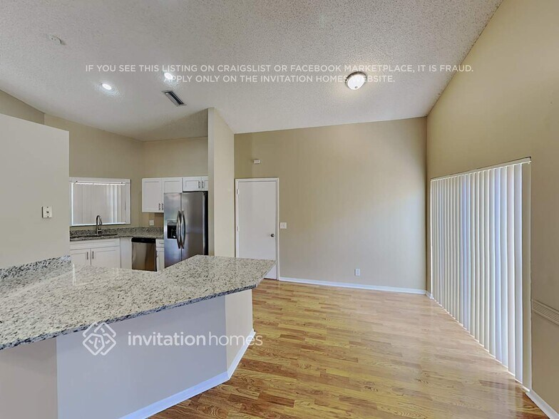 Building Photo - 5112 NW 49th Ave