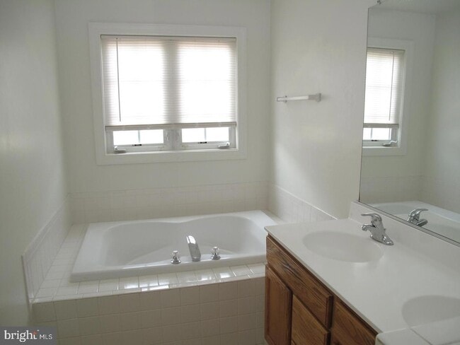 Building Photo - 8176 Skelton Cir