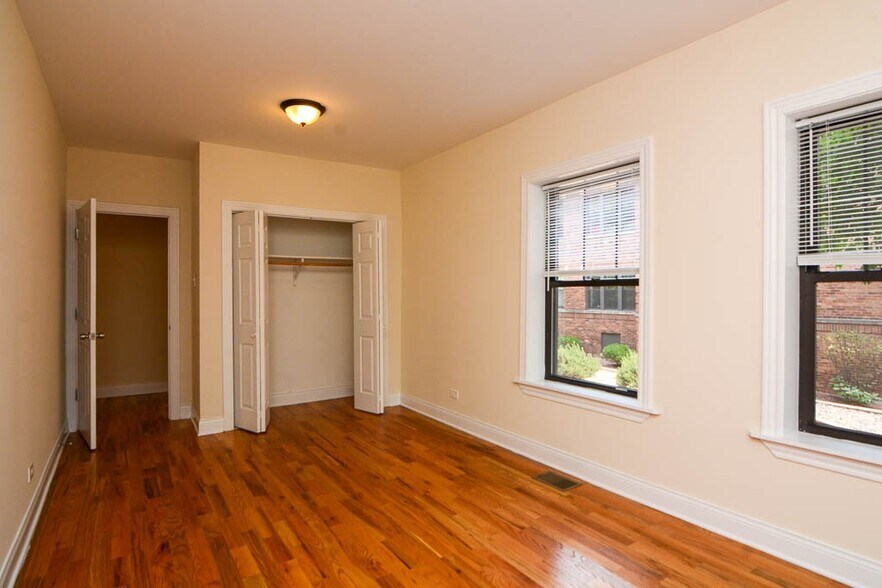 Building Photo - 635.5 W Cornelia Ave