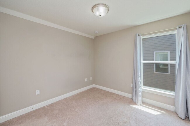 Building Photo - Modern 4-Bedroom Home with Designer Touches in the Heart of Niceville