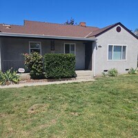 Building Photo - **MOVE IN SPECIAL** 1/2 OFF 1ST MONTH