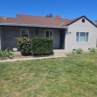 Building Photo - 2 Bedroom 1 Bath Home Recently Renovated