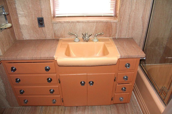 Building Photo - 660 Whitmore Rd