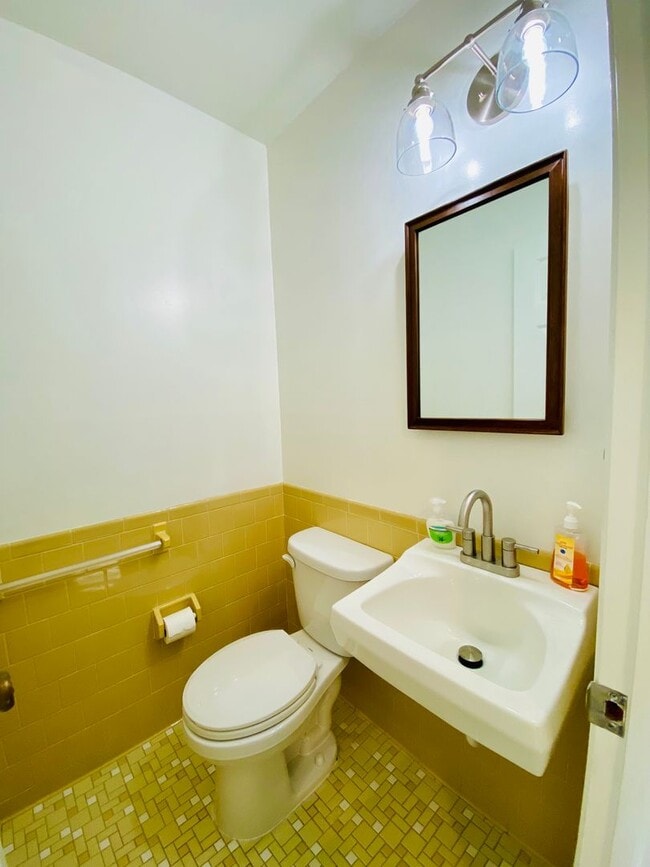 Building Photo - 3810 Hermitage Rd