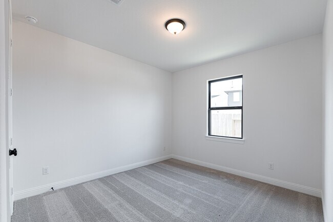 Building Photo - 16231 Sheridan River Trl