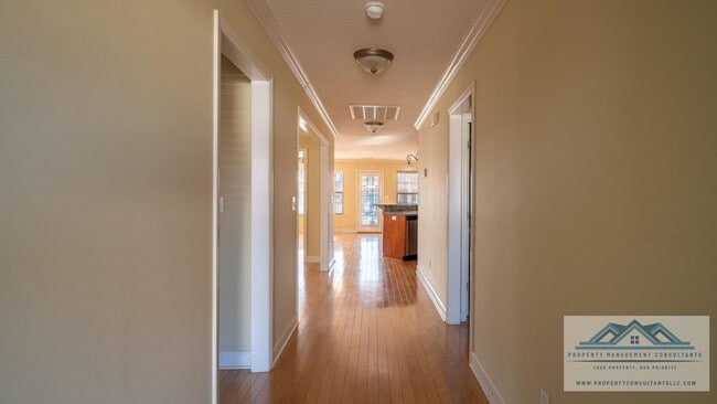 Building Photo - 5002 Blakemore Dr SE